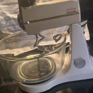 Sunbeam Mixmaster White and Glass Stand Mixer with Dough Hooks